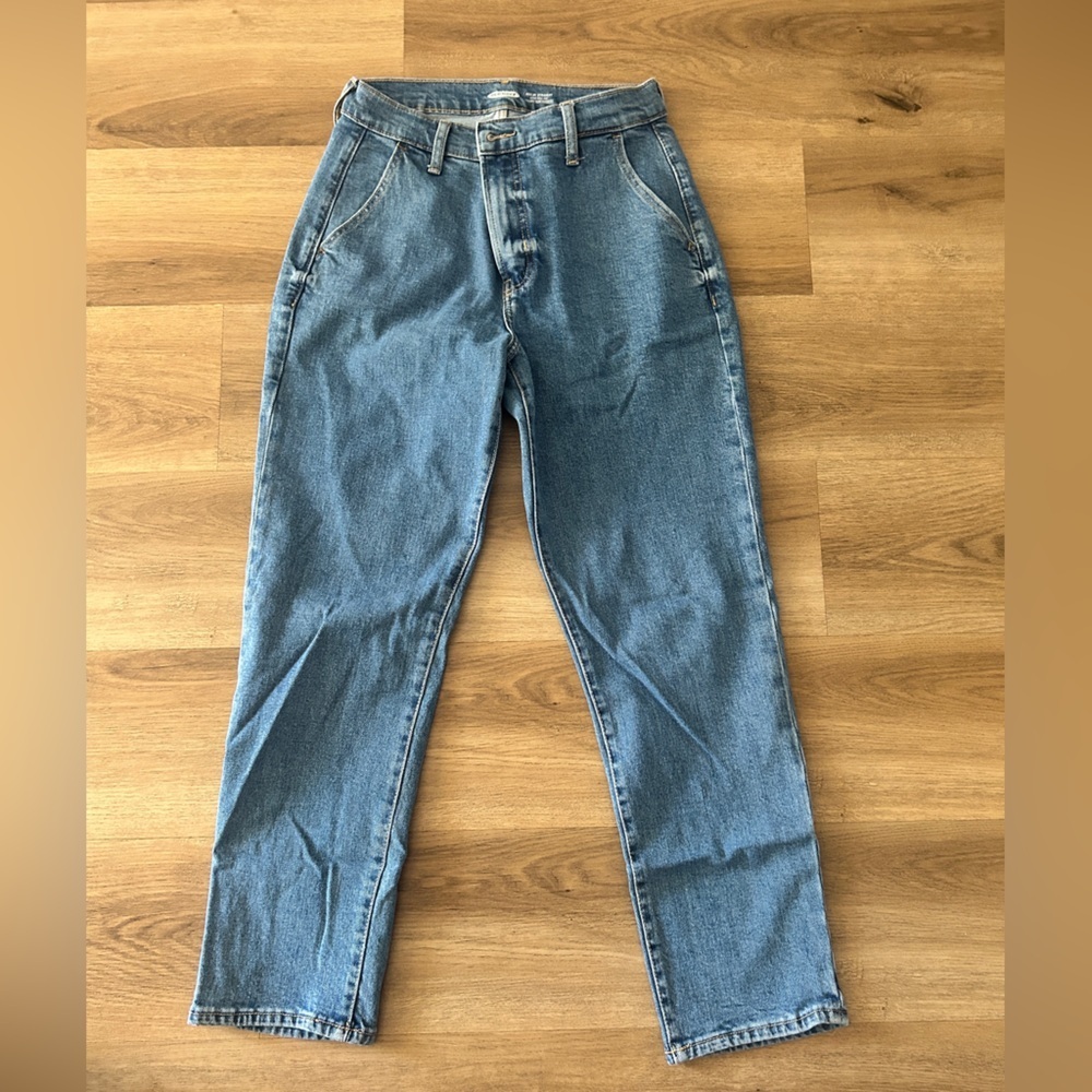 Old Navy Woman’s Semi-High Straight Jeans – Size 4, Medium Wash- Like New